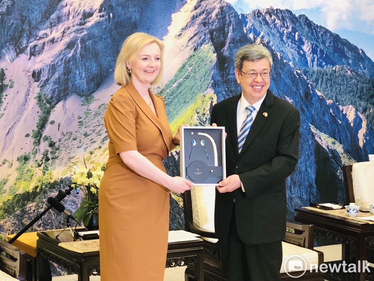 英國前首相特拉斯（Liz Truss）下議員今（17）天下午到行政院拜會陳建仁院長。 圖；謝莉慧/攝