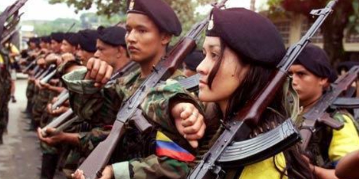哥倫比亞革命武裝力量（FARC）裏也有女兵。 圖 : 翻攝自新浪網