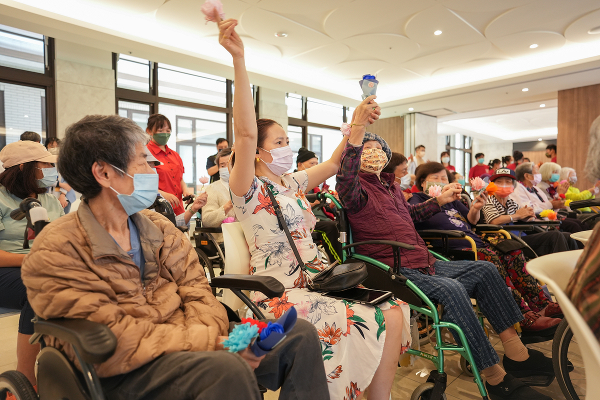 聊藝療計畫媒合藝文資源進入高齡長照機構。 圖：新北市文化局提供
