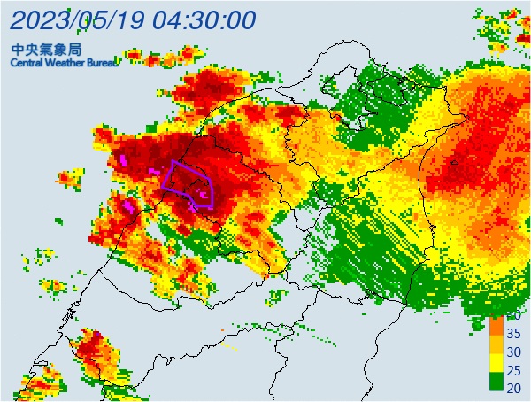 氣象局一度在凌晨4時30分左右，針對新竹與苗栗發布大雷雨訊息。 圖：中央氣象局／提供