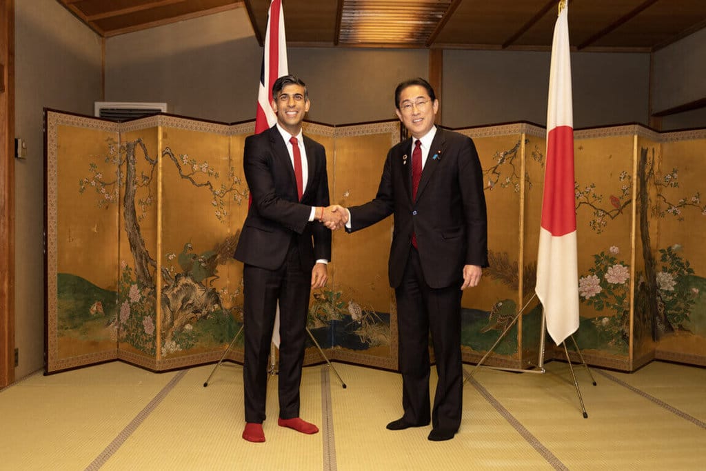 英國首相蘇納克（左）和日本首相岸田文雄（右）18日在廣島舉行晚餐會談，會後發布「廣島協議」。 圖：英國首相府提供
