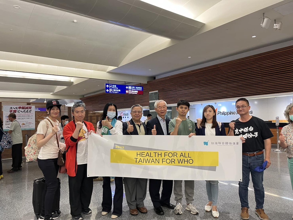 台灣聯合國協進會民間宣達團昨日晚間在桃園機場準備出發前往日內瓦。 圖：取自陳乃瑜臉書