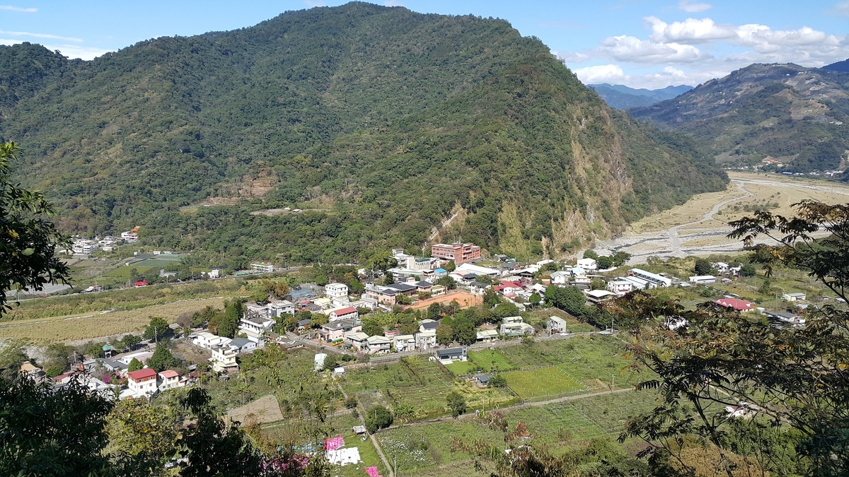 中市雙崎埋伏坪登山步道-飽覽大安溪風光。 台中市政府觀旅局/提供