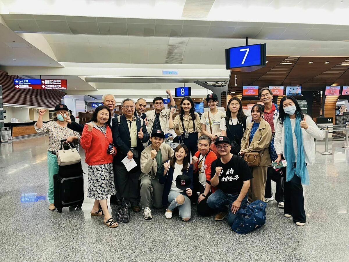 台灣聯合國協進會民間宣達團成員包括市議員陳乃瑜、台灣聯合國協進會常務監事張宗達、台灣聯合國協進會理事曾琮愷、醫生杜承哲、醫生史書華等人。 圖：取自盾牌牙醫史書華臉書