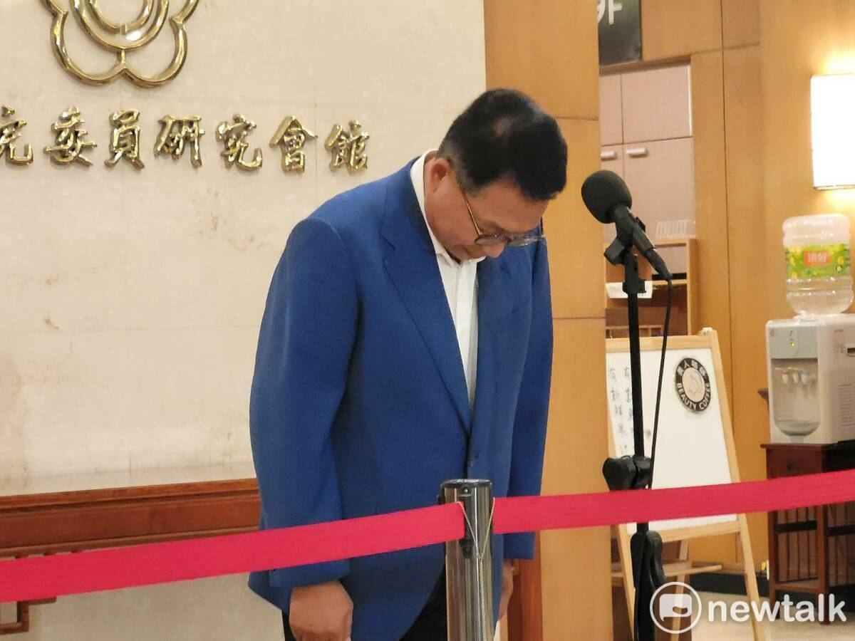 陳歐珀先前向社會大眾鞠躬。 圖：陳佩君/攝（資料照）