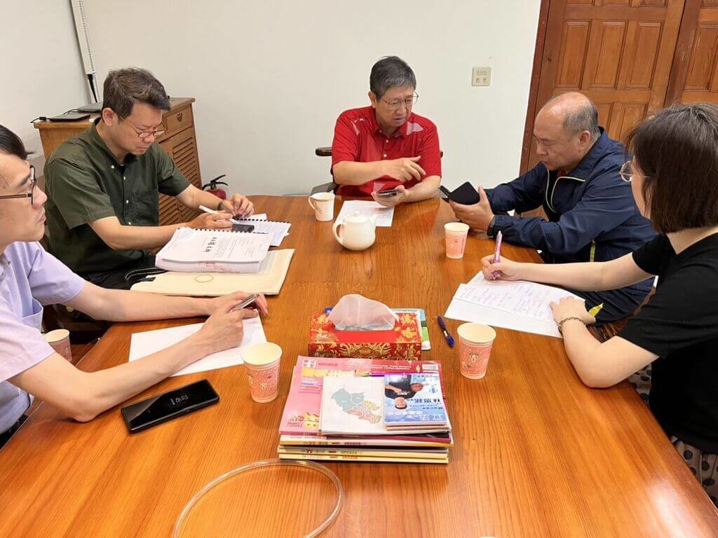 豐邑建設建案周邊屢現天坑，新竹縣政府表示，損鄰沒和解就不發使用執照。 圖：新竹縣政府提供
