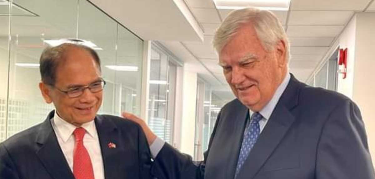 立法院長游錫堃（圖左）近期訪美，與美國民主協會（NDI）前會長艾特沃（圖右）會面。 圖：翻攝自游錫堃臉書