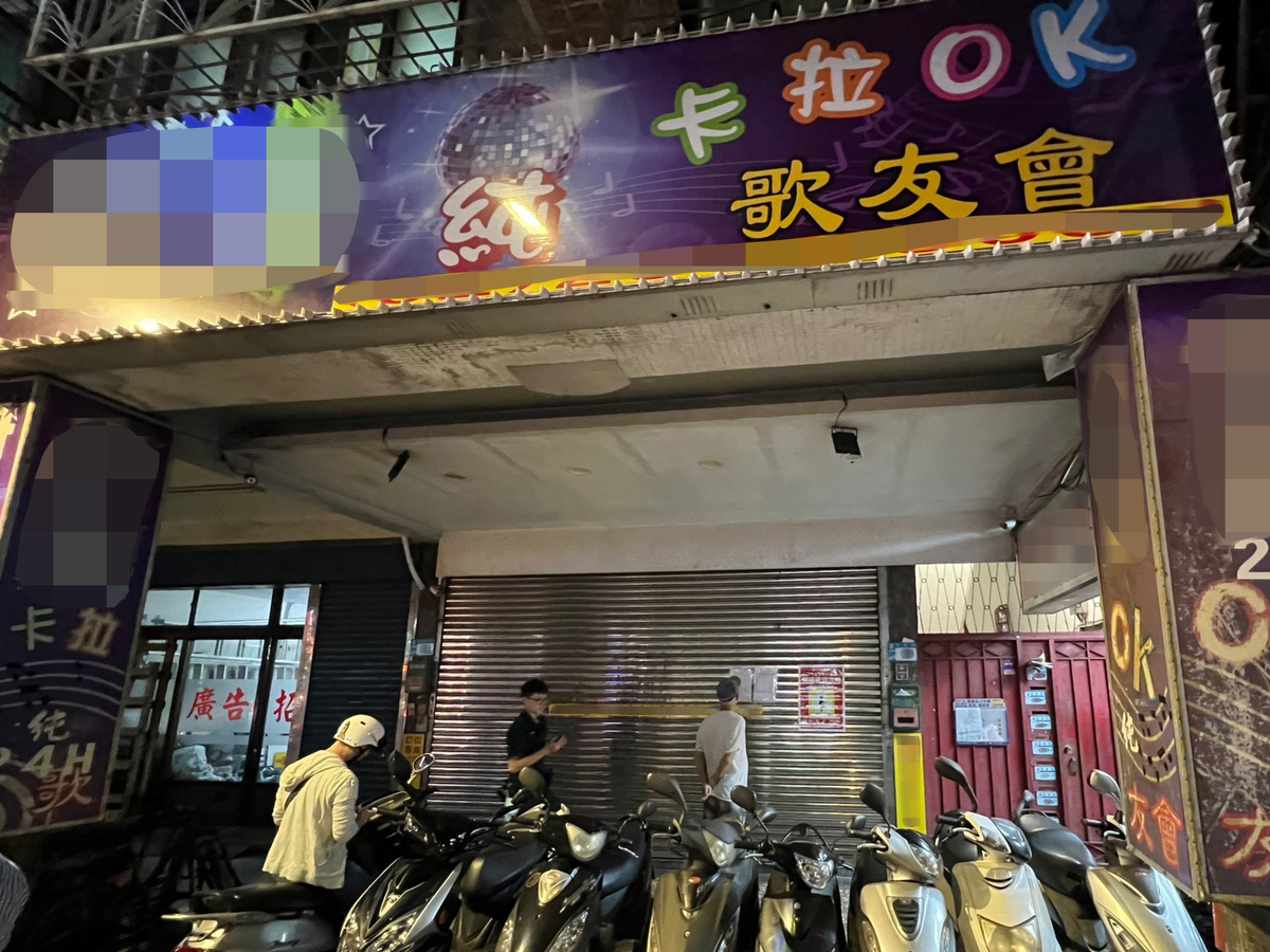 新北市板橋區有業者在住宅區違規經營視聽歌唱業，新北市府公安小組，執行斷水斷電處分。 圖：新北市城鄉局提供