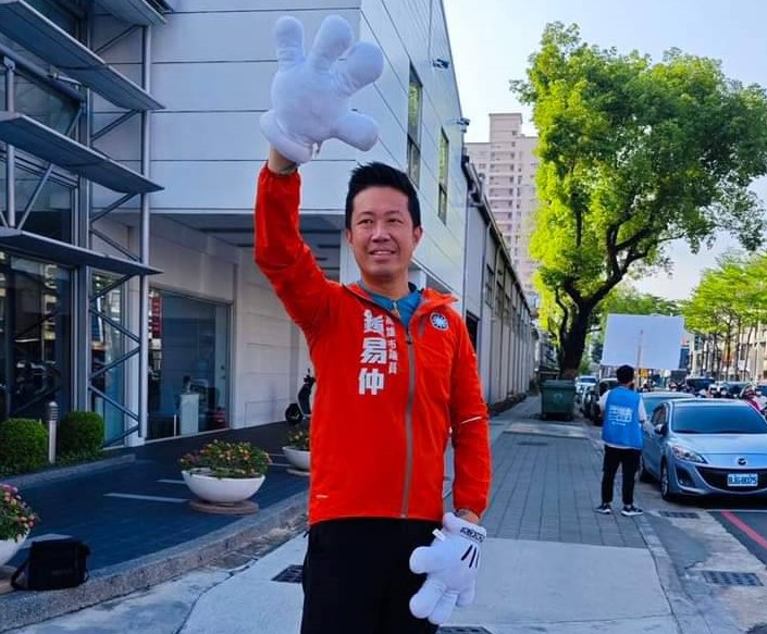初選出線的鍾易仲表示將全力爭取為高雄發聲的機會。 圖：翻攝臉書