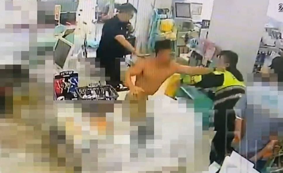 「超商浩克」失控襲警，將前來制止的警方打到輕微腦震盪。 圖：翻攝自爆廢公社二館(資料照)