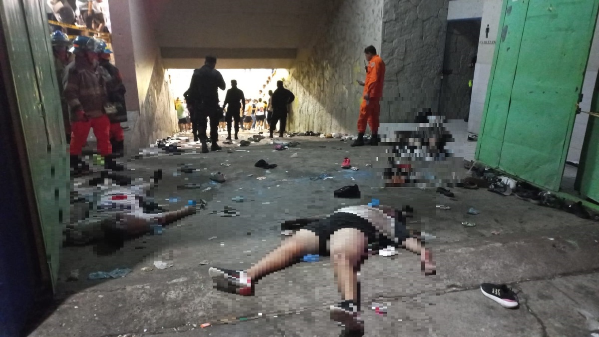 中美洲國家薩爾瓦多20日舉行足球聯盟準決賽時，爆發大規模推擠踩踏事故，已知9死數十傷。 圖：翻攝@NotiLourdesC推特
