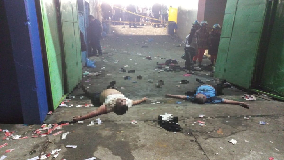 中美洲國家薩爾瓦多20日舉行足球聯盟準決賽時，爆發大規模推擠踩踏事故，已知9死數十傷。 圖：翻攝@NotiLourdesC推特