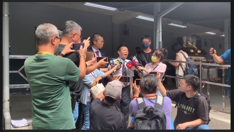 台中市賴姓高三生繼承5億不動產，卻在與同性別夏姓男子登記結婚後2小時墜樓身亡。賴姓高中生家屬委請法醫高大成協助調查死因。 圖：截取高大成臉書影片