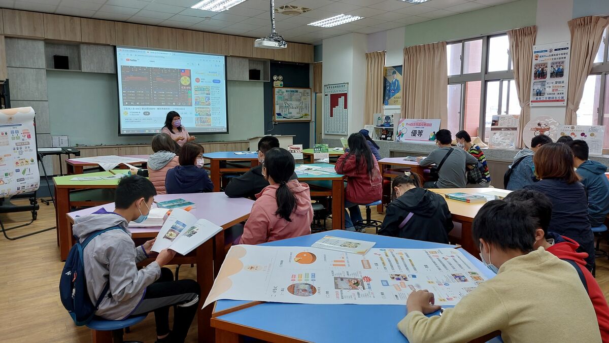 國中學生家長了解專業群科特色課程（資料照）。 圖：新北市教育局提供