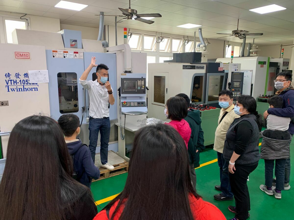 國中學生家長參觀實習工場（資料照）。 圖：新北市教育局提供