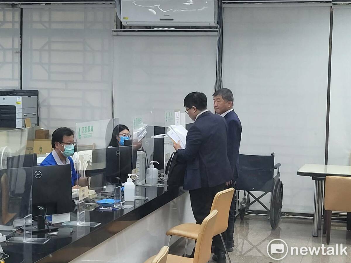 陳時中下午到地檢署提告。 圖：陳佩君／攝