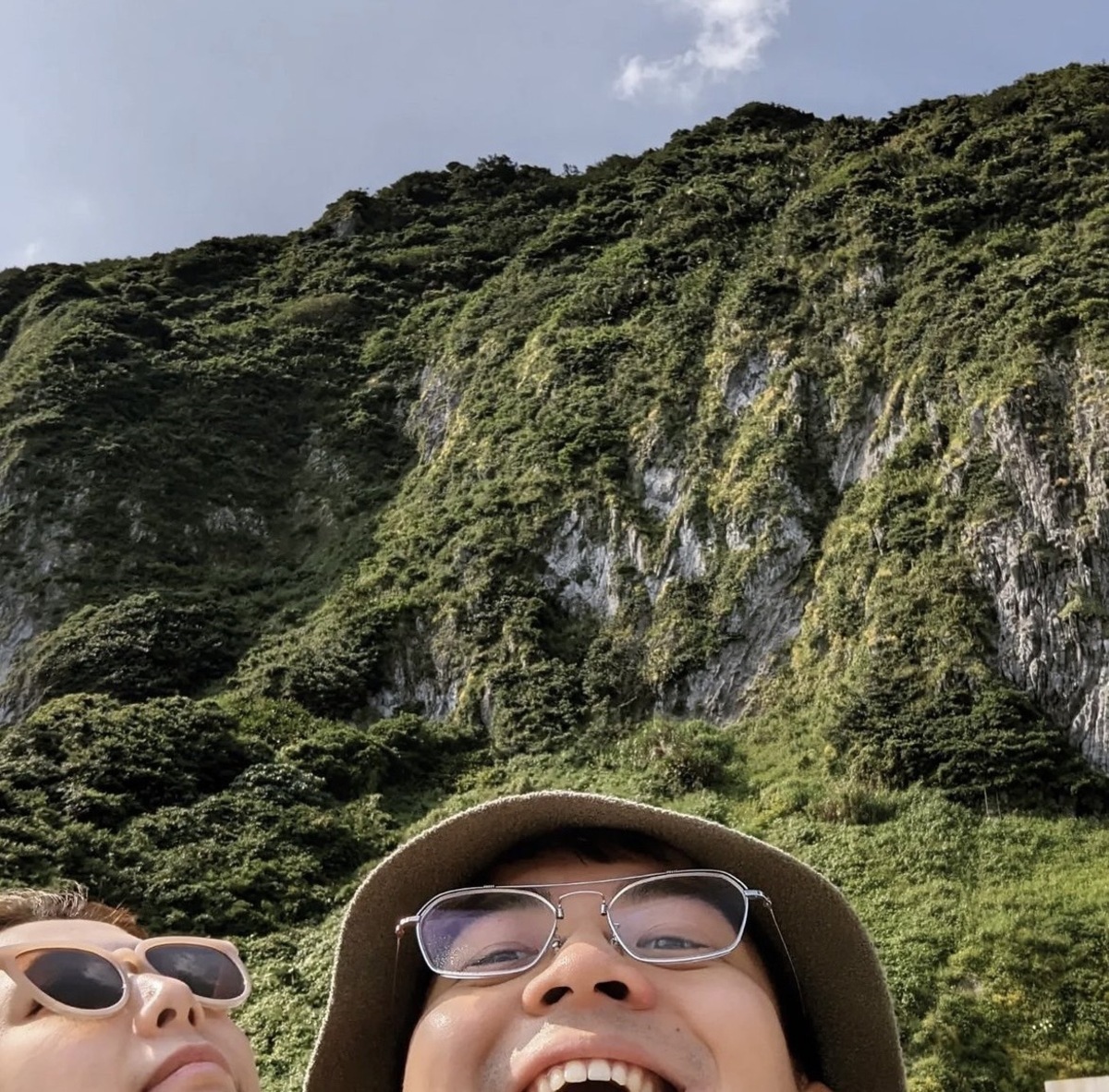 6tan分享跟山自拍時被解婕翎亂入，開玩笑表示「我想跟山自拍，斜翎入侵」。 圖：翻攝自Six Wang IG