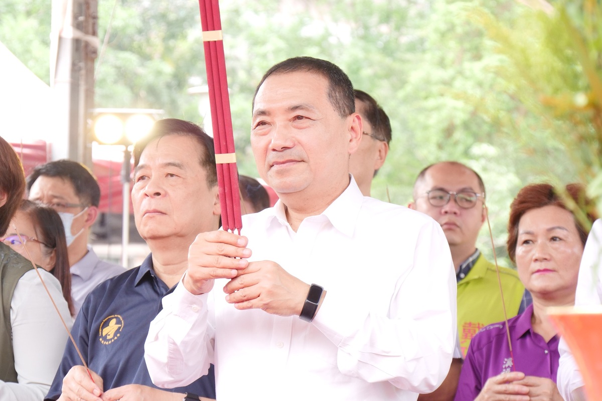 新北市長侯友宜今天上午主持板橋區溪北公園地下停車場開工動土典禮。 圖：新北市交通局提供