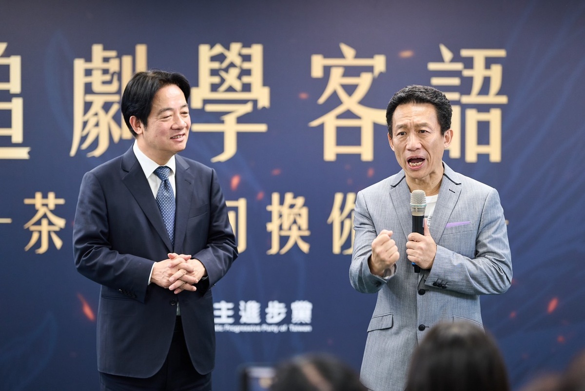 賴清德祝賀郭子乾生日快樂。 圖：民進黨提供