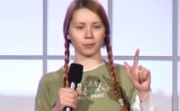 俄國橋牌天才選手米拉·安東諾娃 (Mila Antonova )。 圖 : 翻攝自YouTube