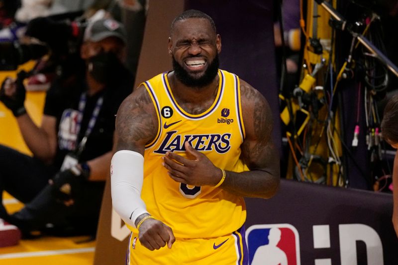 38歲的LeBron James在紀錄之夜留遺憾。 圖／美聯社／達志影像