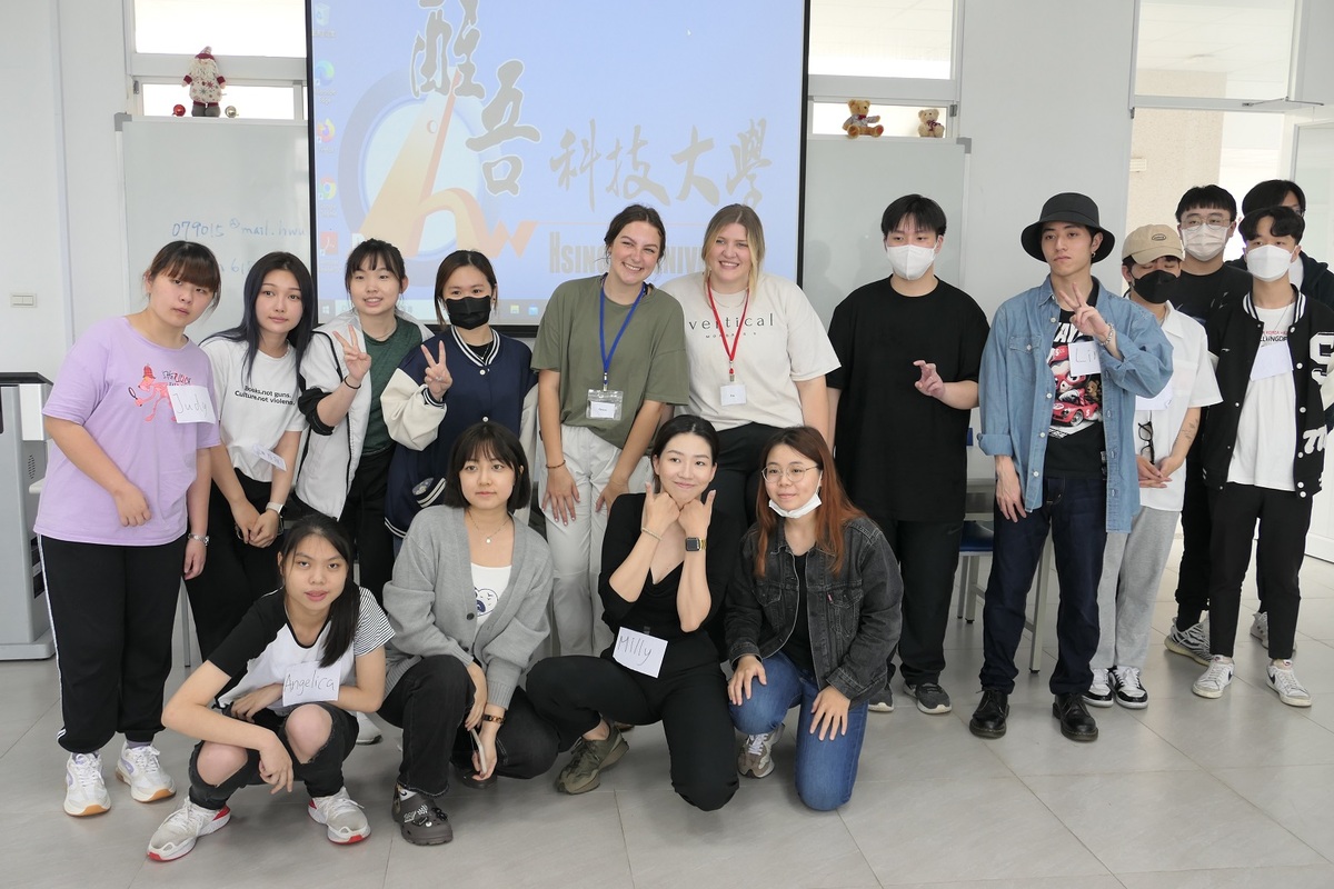 醒吾科大應英系常常利用課程中與外國人英語互動，對他們而言，就是從生活中就能練習開口說英語。 圖：吾限熊報社楊政道攝