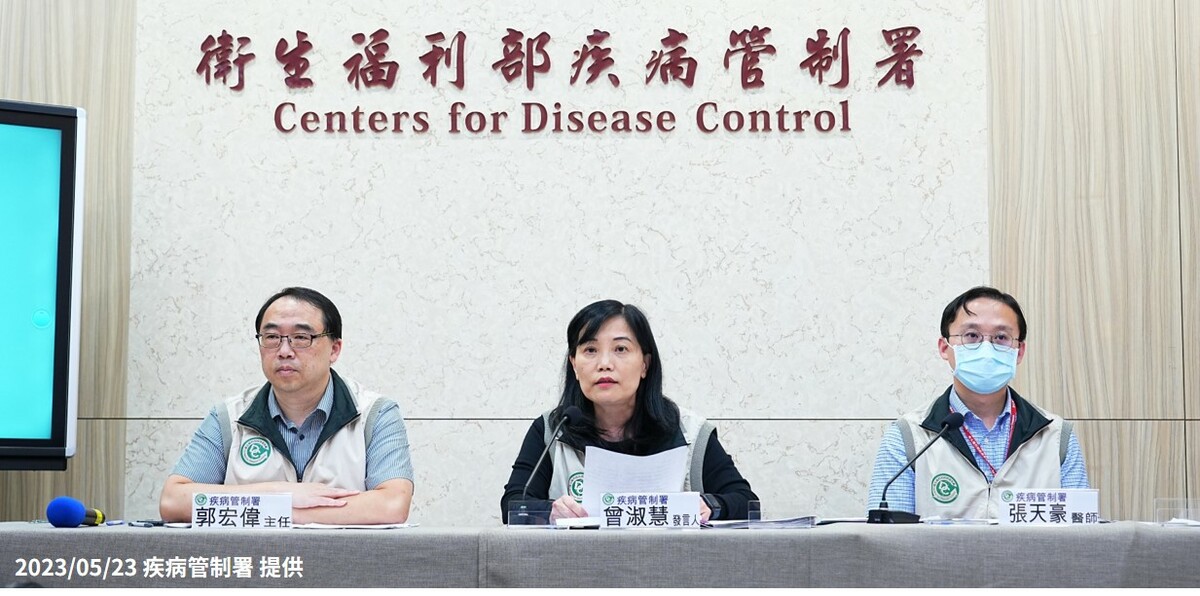 疾管署今說明國內猴痘疫情（左起：疾管署疫情中心 主任郭宏偉、疾管署發言人（代）曾淑慧、疾管署防疫醫師張天豪） 圖：疾管署／提供
