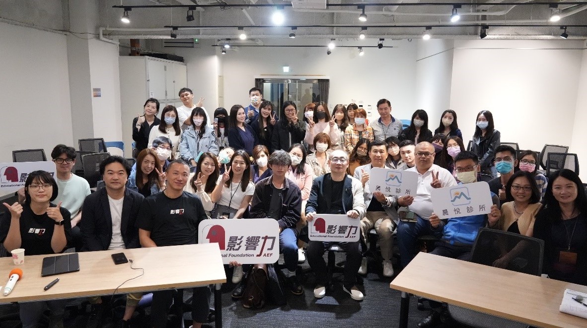 郝廣才以「別人龜兔賽跑你能飛 職場最強武器創意力」為題進行演講。 圖: 影響力教育基金會/提供