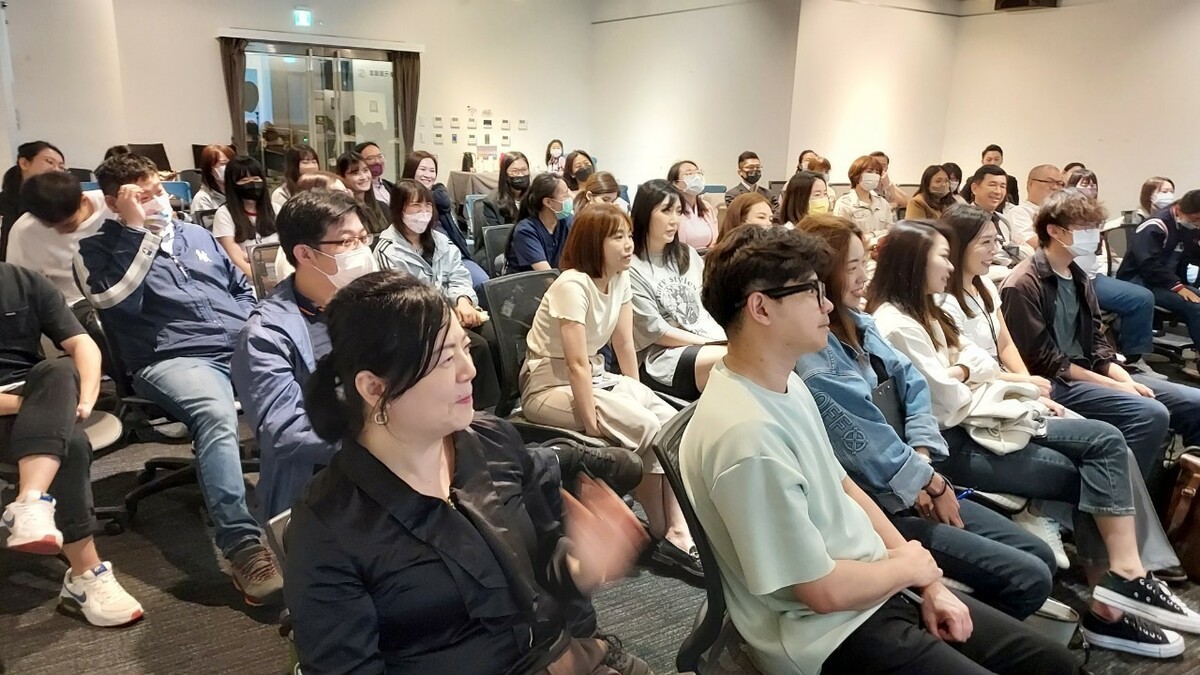 通過郝廣才妙語如珠的帶動之下，不時引發聽眾共鳴、會心一笑，收穫滿滿。 圖: 影響力教育基金會/提供