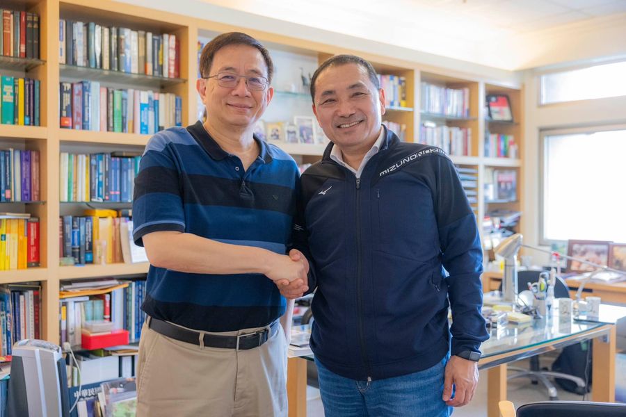 侯友宜說，當天他是以請益態度聽聽管中閔對於國內外經濟情勢等議題的意見。 圖：翻攝侯友宜臉書