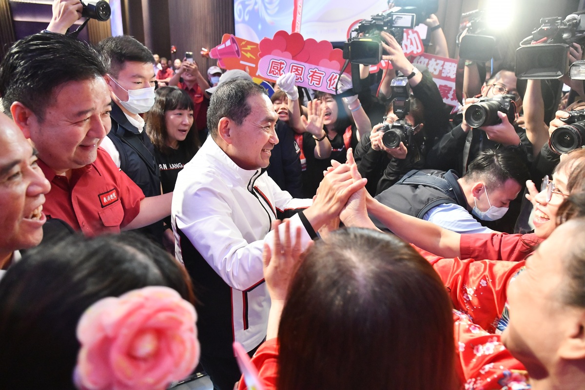 新北市府表揚消防、義消楷模及資深義消人員。 圖：新北市新聞局提供