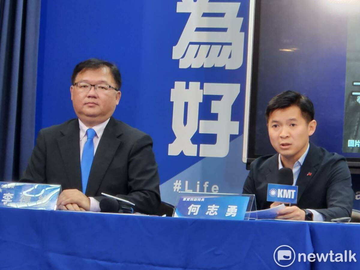 就賴清德要求侯友宜表明對「九二共識」態度，國民黨立委李德維（左）、國民黨革命實踐研究院副院長何志勇（右），要求賴清德也對中華民國憲法表態。 圖：黃建豪/攝