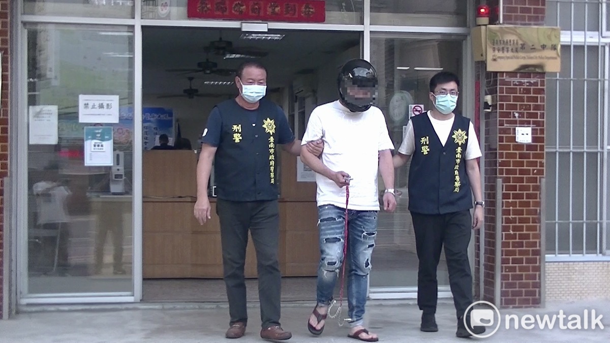 涉嫌在319槍擊案中販賣改造手槍給開槍嫌犯陳義雄的吳旻璟，出獄後仍混跡台南，警方接獲線報得知吳嫌持續有持槍販毒等不法行為，發動搜索，果然起獲非制式手槍1枝、子彈38顆和大批毒品，全案依槍砲、毒品等罪嫌移送台南地檢署偵辦。 圖：台南市警察局提供