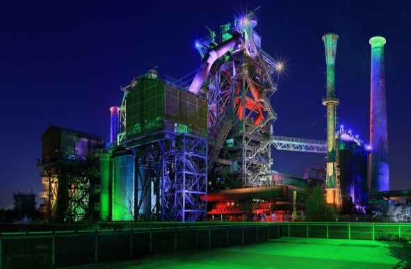 德國杜伊斯堡市（Duisburg）夜景。 圖 : 翻攝自清華同衡
