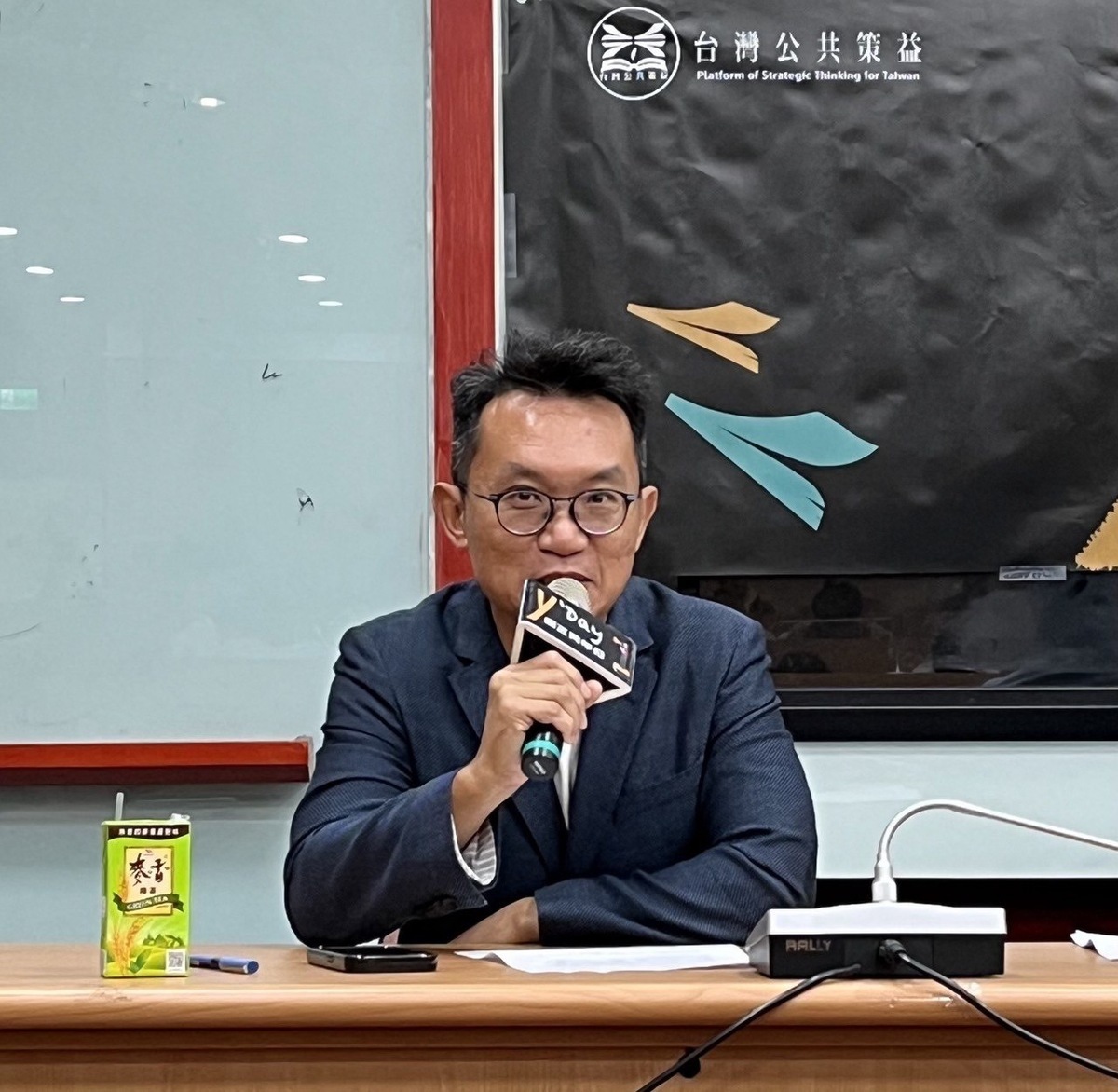 中央警察大學國境警察學系助理教授王智盛提到，「今日烏克蘭、明日台灣」，如何打造一個如同烏克蘭一樣全面、快速且深入的防衛力量，也成為台灣近年來建構國家安全的新思維。  圖：台灣智庫/提供