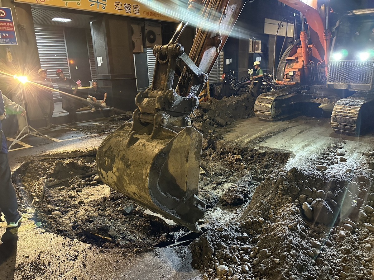 在立即拉起封鎖線後通報119，新北市消防局救災救護指揮中心立即派遣第一大隊及轄區中分隊到現場處理。 圖：新北市政府提供