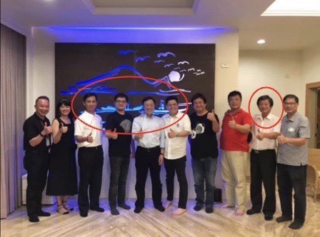 陳婉惠表示，附圖為2020年夏天的照片，位於曾耀鋒的宜蘭五結豪宅內。紅色圈起來的人依序為行政院政務顧問陳振坤、曾耀鋒、前台鐵局長張政源、跟著曾耀鋒吃香喝辣的呂先生、現任台鐵局的副局長朱來順。 圖：翻攝陳琬惠臉書