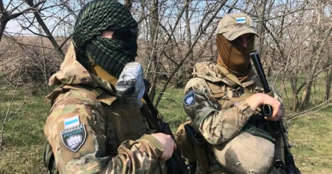 俄羅斯自由軍團士兵攻入俄境內別爾歌羅德州。 圖 : 翻攝自紅星新聞