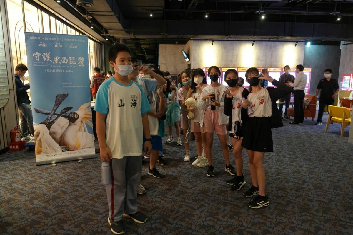六年級畢業班表示最棒的畢業禮物。 圖：新北市動保處提供