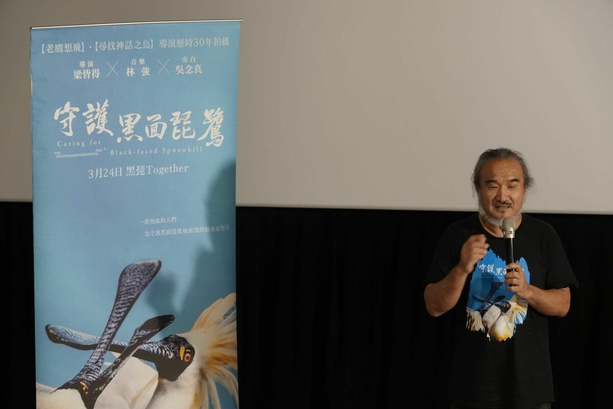 導演梁皆得鼓勵所有小朋友要用功讀書，運用知識改變環境。 圖：新北市動保處提供