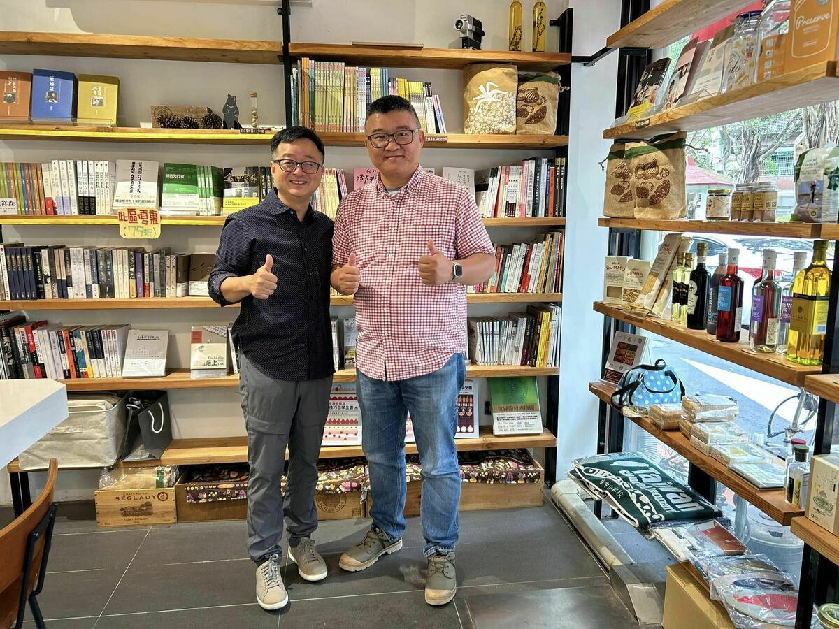 莊銘淵拜訪羅文嘉，討論黨中央的徵召協調機制及永和徵召人選問題，最後還是以民進黨國會過半為首要目標。 圖：翻攝莊銘淵臉書
