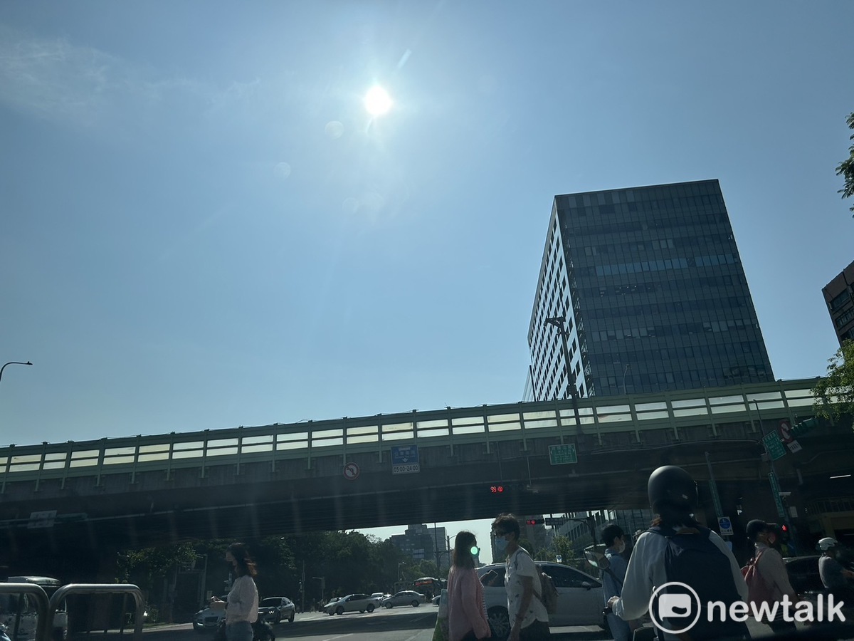 今(9)日台灣各地及澎湖、金門、馬祖晴朗炎熱，午後山區有局部短暫雷陣雨；大台北地區、花東縱谷及及南部近山區有局部37度以上高溫發生的機率。 圖：林岑韋／攝(資料照)
