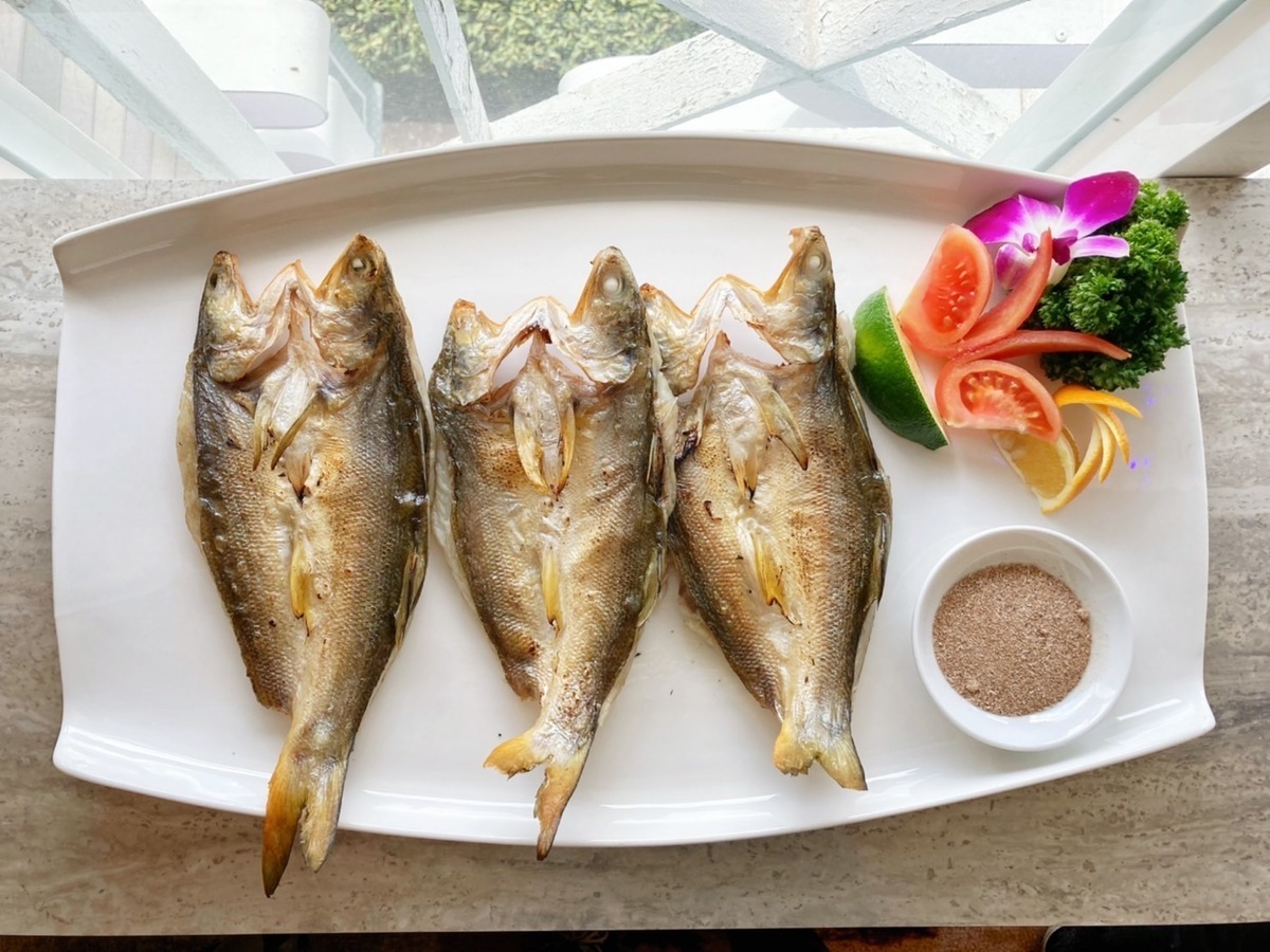 魚藏餐廳-乾煎午仔魚。 圖：淡水漁會提供