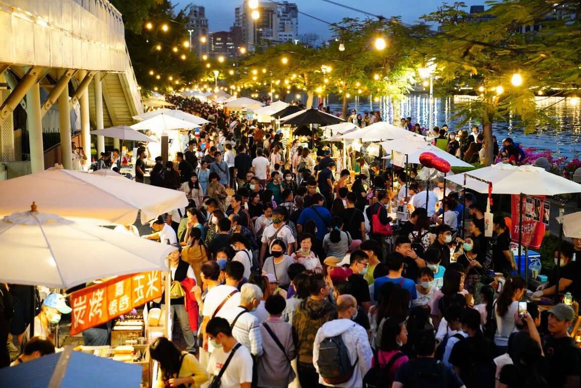 目前台灣的國定假日包含春節三天、清明、端午、中秋節等共有12天，立法院內政委員會下周一（17日）將審查「紀念日及節日實施條例草案」。 圖：高雄市觀光局提供（資料照）。