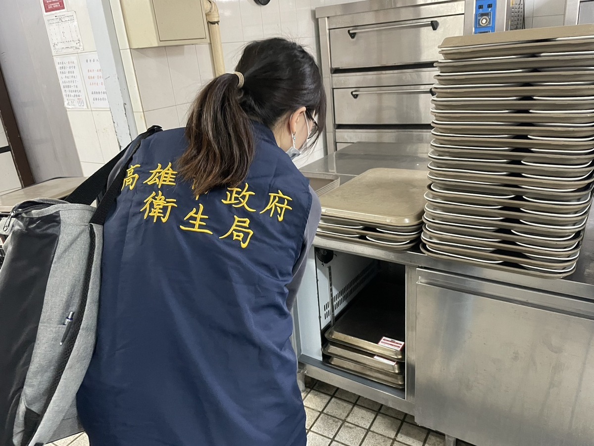 高市衛生局稽查林皇宮廚房。 圖:高雄市衛生局獲提供