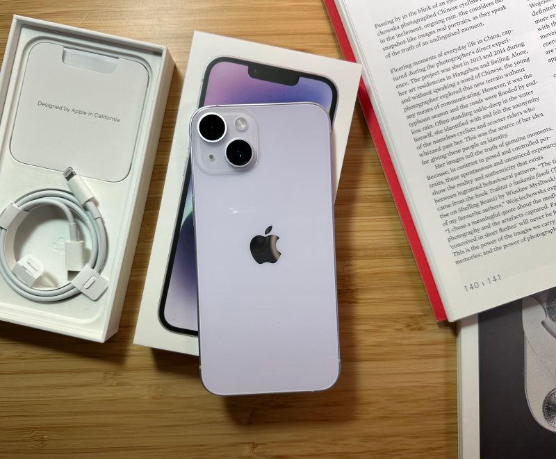 ▲iPhone 14 為4月最熱銷手機，前5名蘋果包辦4的席次，僅三星Galaxy A54成功闖入Top5。(圖／記者周淑萍攝)