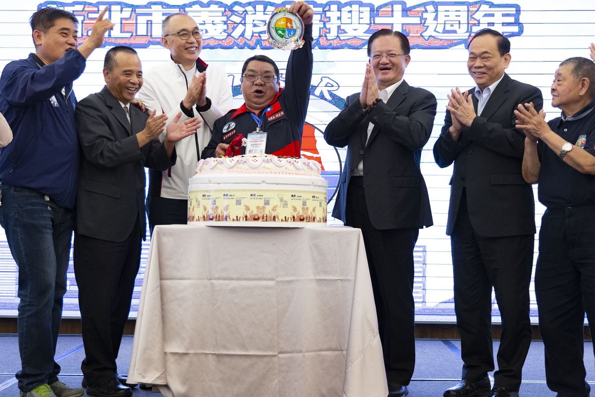 新北市快搜部隊於111年通過國家級重型救援隊評測(NAP)，現場除展示快搜部隊搜救量能外，同時也首創現場作業指南，供快搜部隊現場作業人員有所依循。 圖：新北市消防局提供