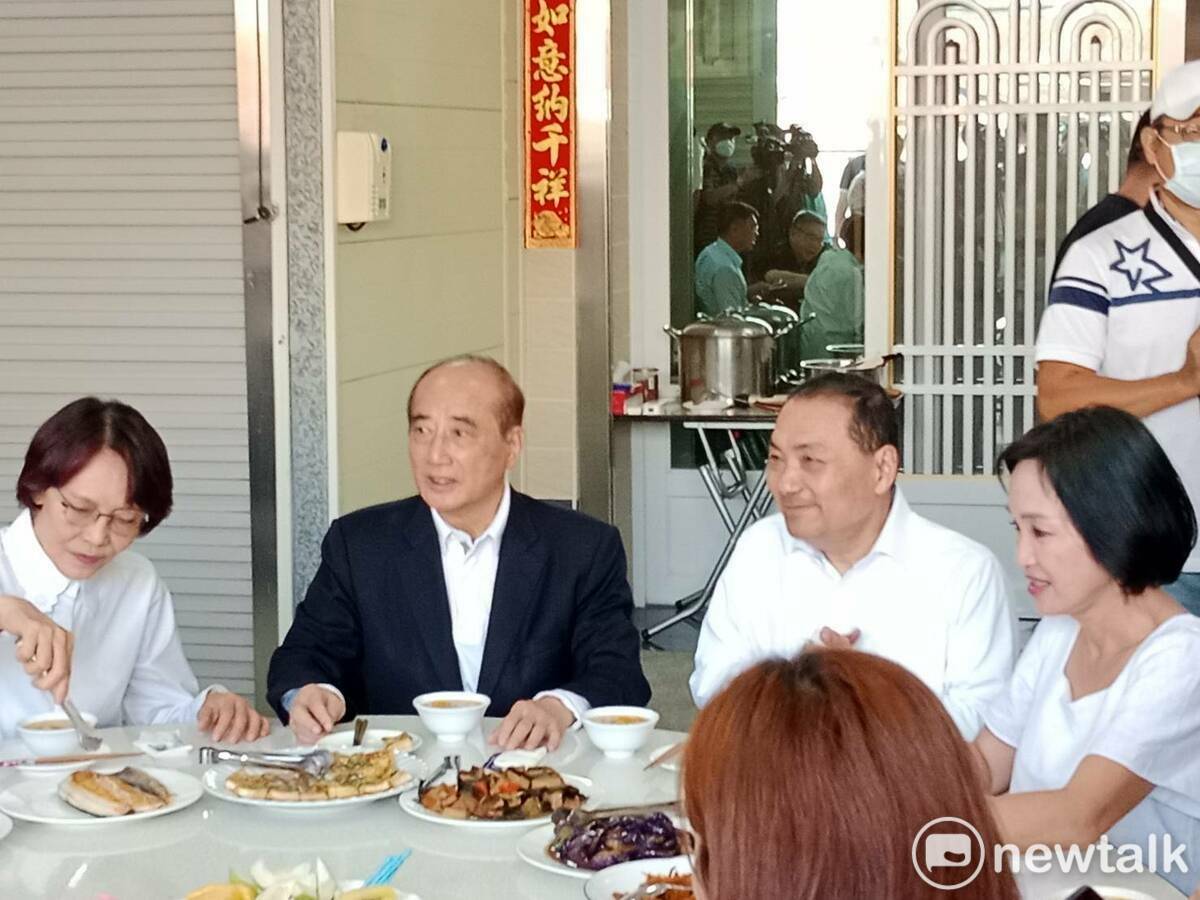 侯友宜(右二)與王金平(左二)舉行早餐會。 圖：孫家銘攝