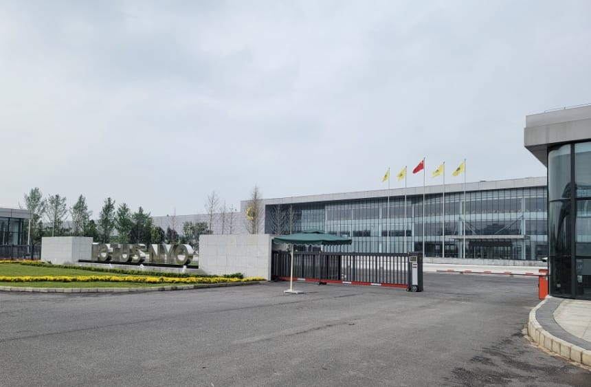 中國武漢市政府前日撕破臉登報催債。 圖：翻攝自新浪微博