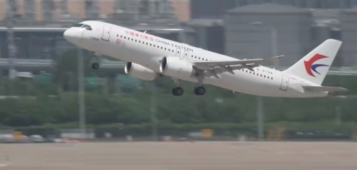 中國第１架國產客機於今(28)日正式執飛。 圖：翻攝自人民日報臉書
